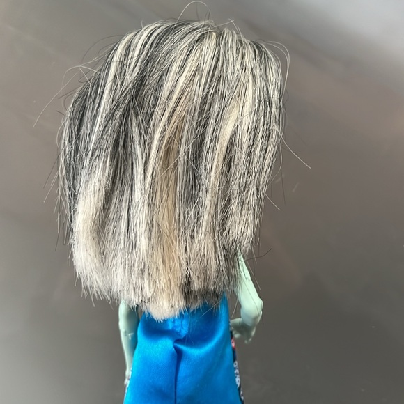 ⚡️2015 Frankie Stein from Monster High with Blue ZAAAP POW Dress & Yellow Shoes - Picture 7 of 17